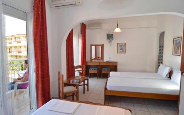 Triada Hotel