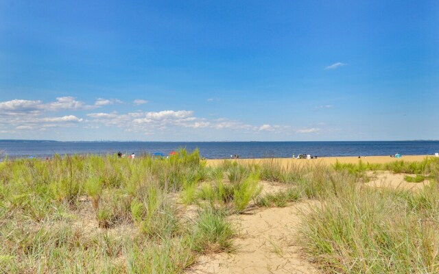 Keansburg Home w/ Private Hot Tub!