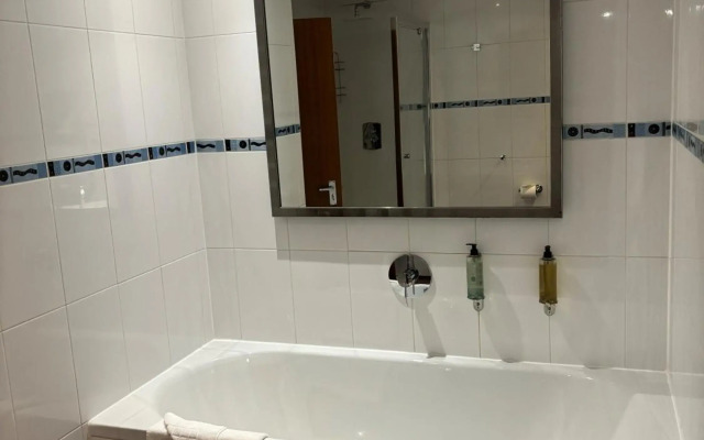 Holiday Inn Ellesmere Port by IHG