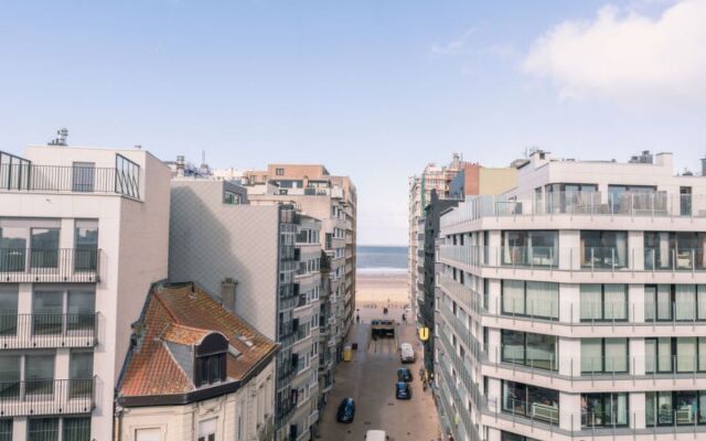 Rooftop Breeze