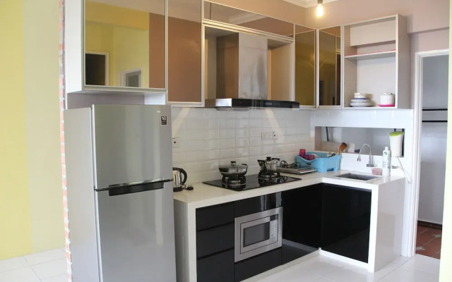 3BdR&2Bth condo Middle of Penang