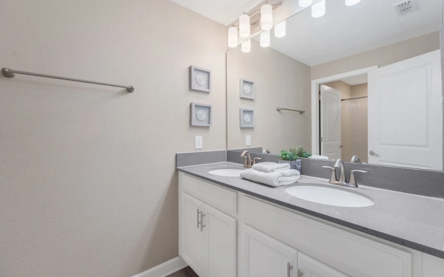 Relax Near Disney 4BR Home With Pool