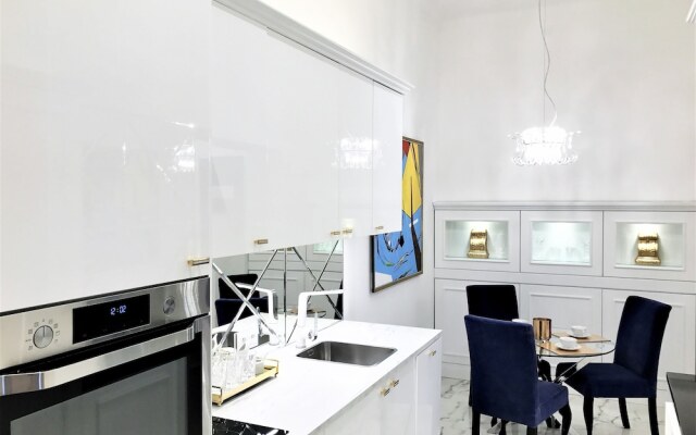 MONDRIAN Luxury Suites UNESCO Old Town