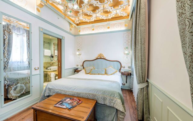 Monaco & Grand Canal Hotel