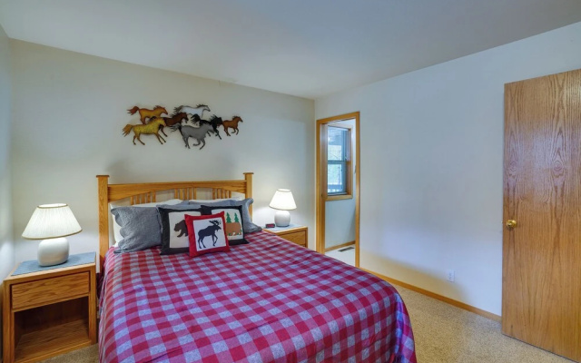 Sunriver Getaway w/ Sharc Waterpark Passes!