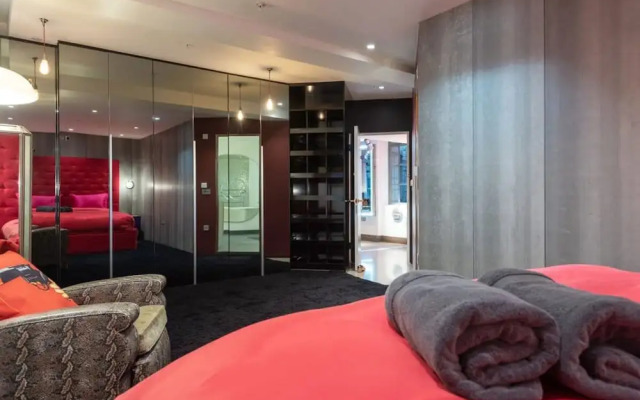 Luxurious Loft Central Soho - 3 Bedrooms Office