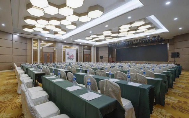 Vienna International Huizhou South Train Station