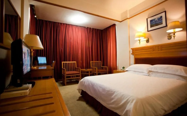 Mingxiang Hotel (Wenling Zeguo Passenger Transport Center)