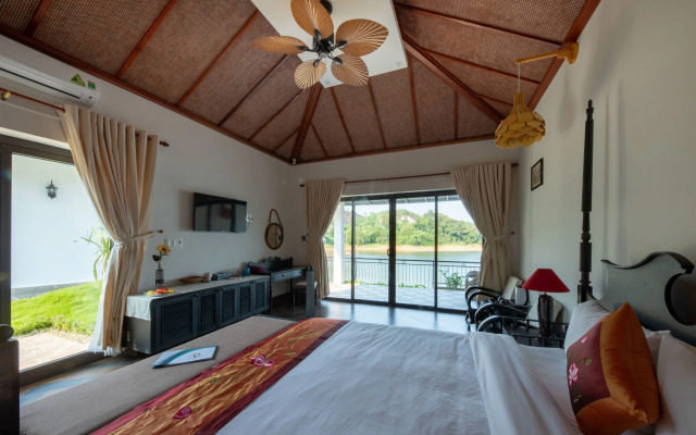 Phong Nha Lake House