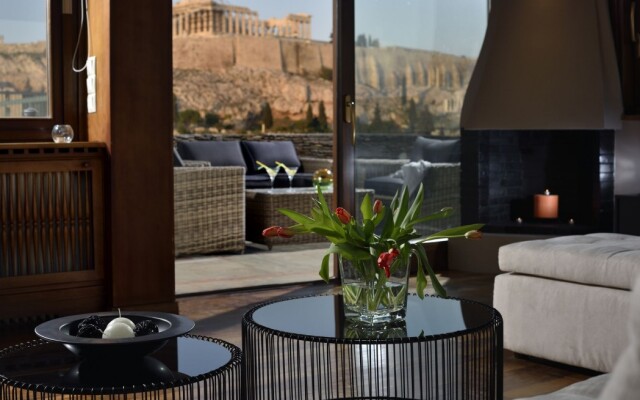 Karyatis Luxury Maisonette by K&K