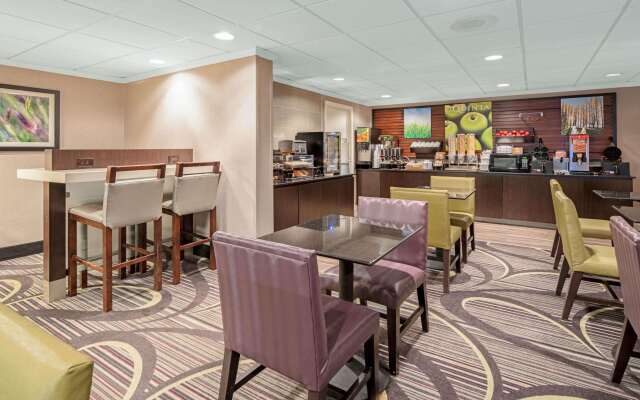 La Quinta Inn & Suites by Wyndham Baton Rouge Siegen Lane