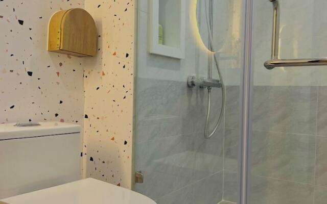 iRest Orange Tay Ho Lakeside Apartment