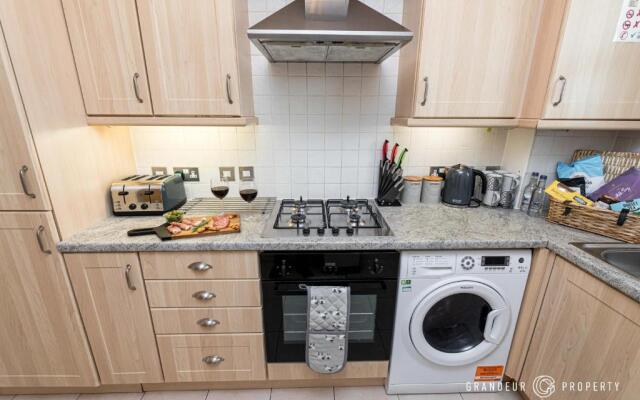 Elegant 2bed Apt- Bmouth Beach Front with Parking