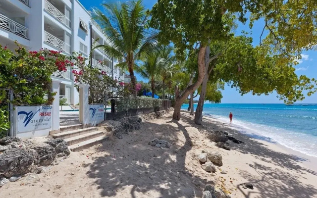 Beachfront luxury modern 2-bed apt with pool by BSL Rentals