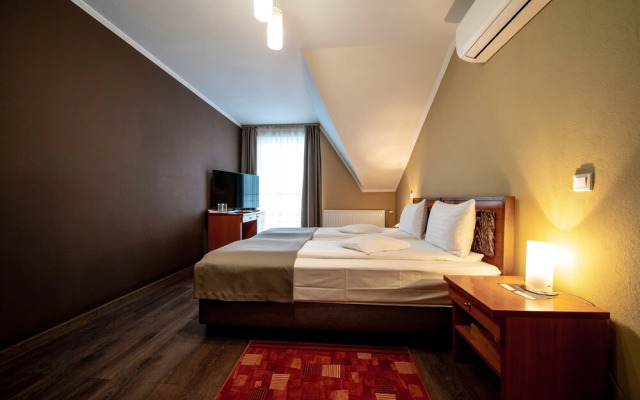 Areo Hotel & Restaurant