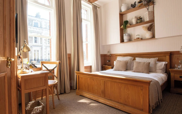 The Old Farmhouse Pub & Rooms