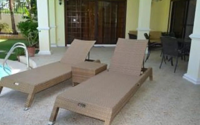 Kim Beatriz Compound