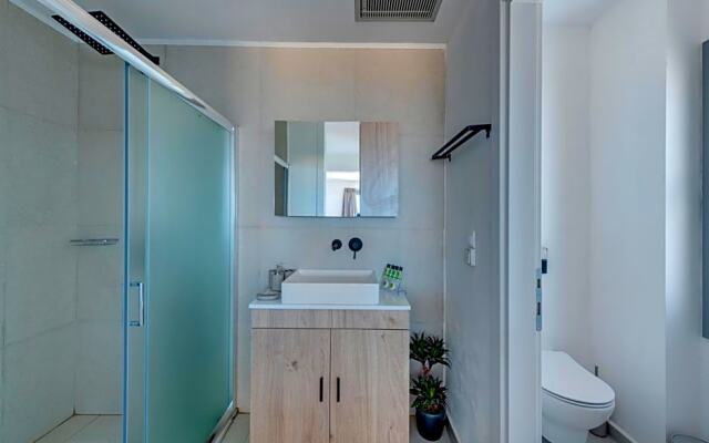 Chrysonisos Suites with Sunset & Seaviews near Kini