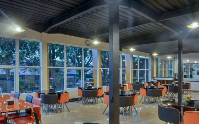 ZEN Rooms near Airport Bandung