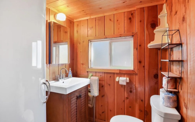 7 Minute Walk to Beach Chambers Landing Chalet
