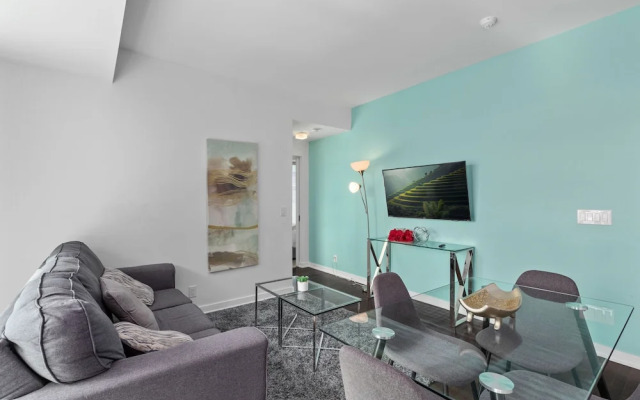 The Bay Suites - Entertainment Dist