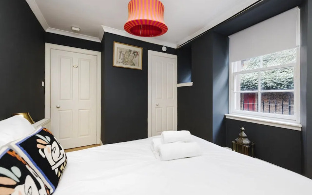 JOIVY Charming 1-Bed Home W/Patio Nearby The Castle
