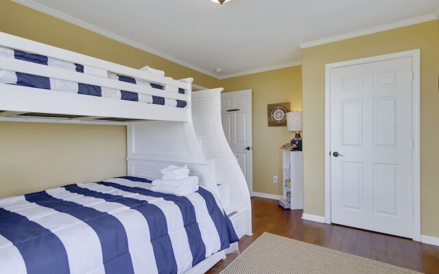 Beach Retreat 4 Bedrooms 2.5 Bathrooms Home