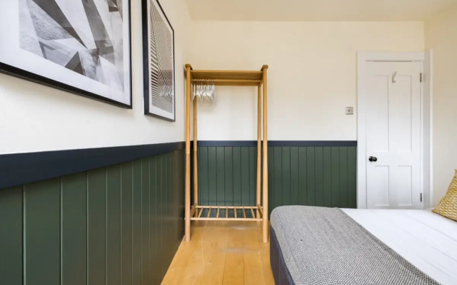 The Stepney Star - Bright & Modern 2BDR with Terrace