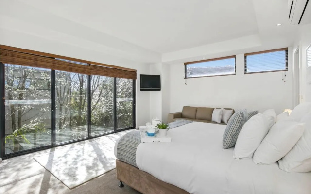 11 Glen Eagles Close