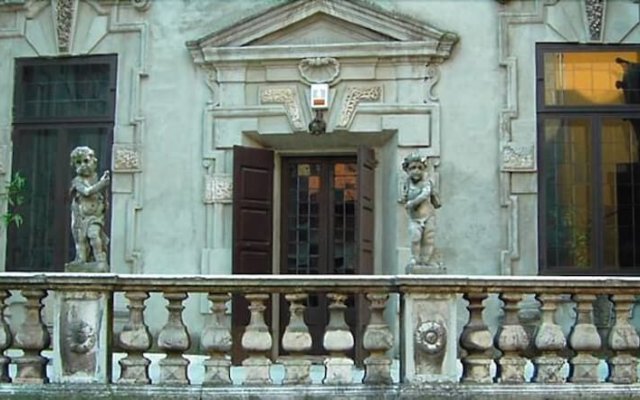 Palazzo Arrivabene B&B