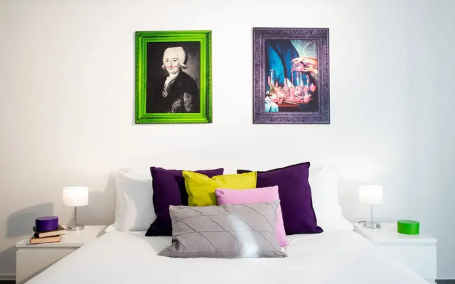 Ferdinando Arthouse Oversized Modern Apartment