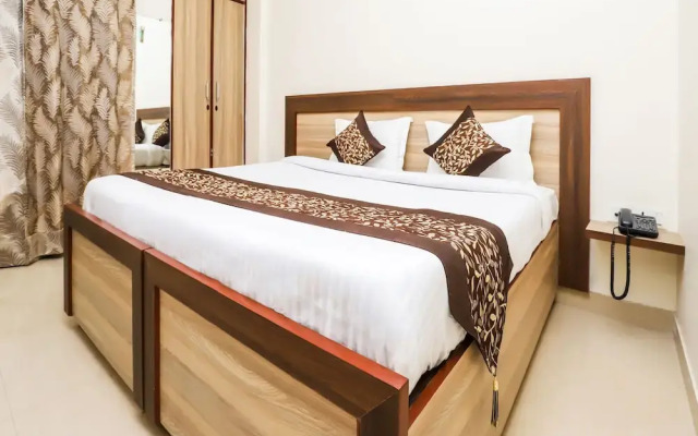 OYO 23018 Hotel Expo Suites