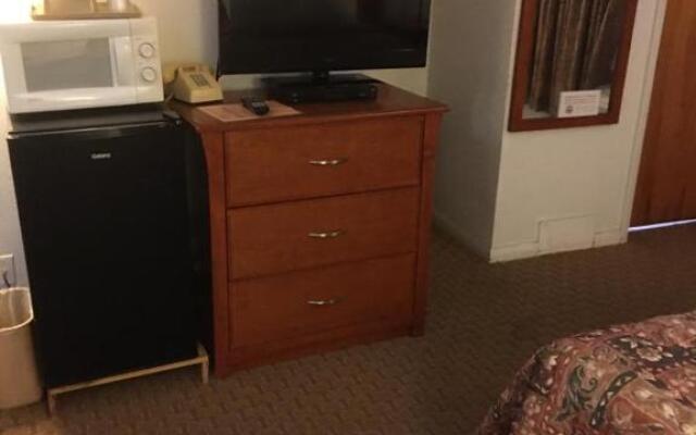 Budget Host Moon Mist Motel
