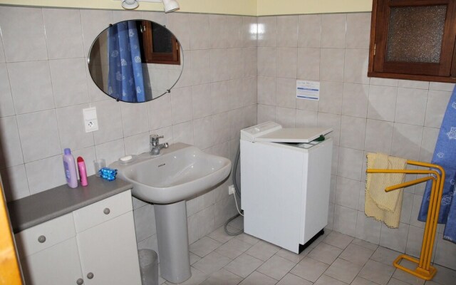 Villa With 4 Bedrooms in Saint-pierre-des-tripiers, With Wonderful Lak