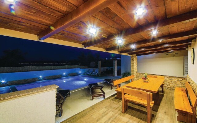 Nice Home in Kastel Stari With Wifi and 3 Bedrooms