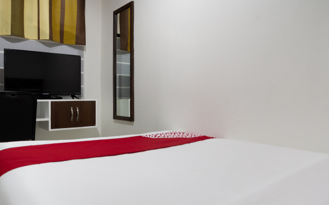 Circle-b Apartelle & Suites