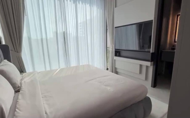5-bed Luxury Villa Pool&jacuzzi 5 Min to Walkingst