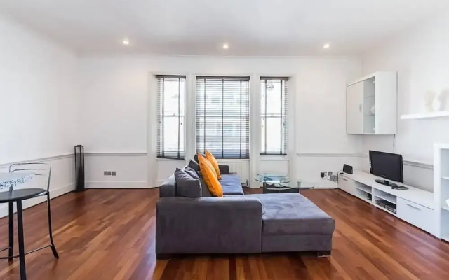 Bright stylish Nott Hill apart sleeps 6