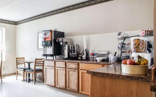 Rodeway Inn & Suites Milwaukee Airport