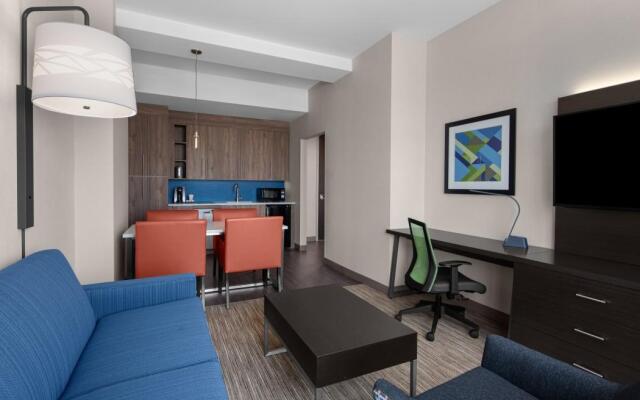 Holiday Inn Express And Suites Woodside Queens Nyc