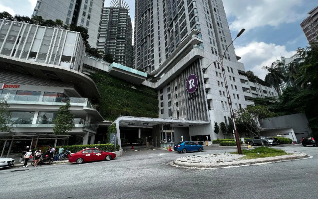 The Robertson Bukit Bintang by San Eclipses