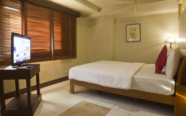 OYO 103 Artina Suites Hotel