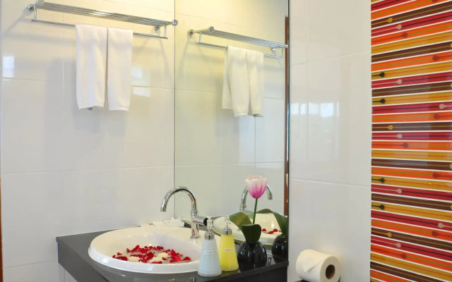 Green Harbor Hotel & Service Apartment