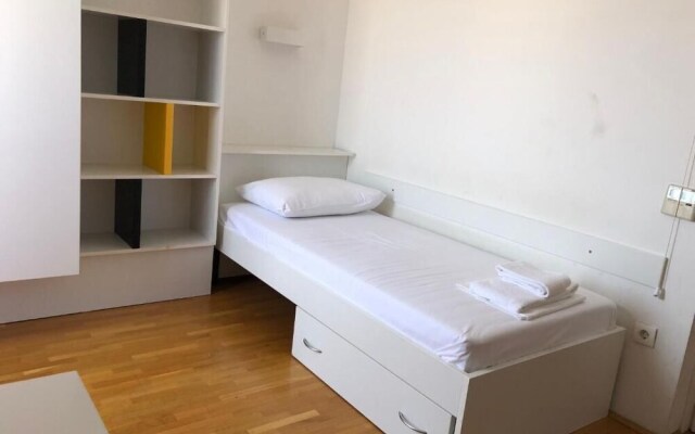 Rooms Dr. Franjo Tuđman - Hostel