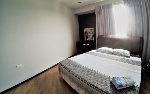 PJ8 Service Suite 2 Bedrooms Near Train Station