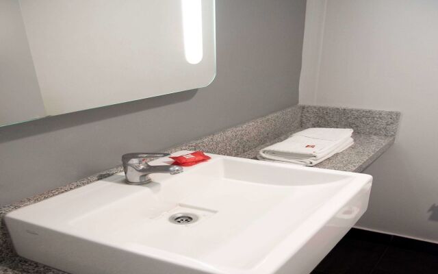 Ibis Pilar