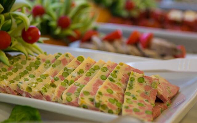 Le Bleu Hotel & Resort