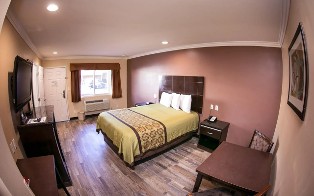 Rodeway Inn & Suites