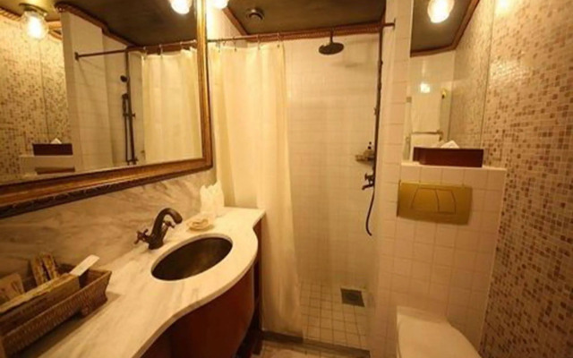 Vintage Luxury Yacht Hotel