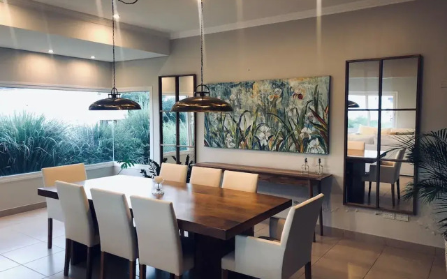 Acogedora Casa En Exclusivo Barrio